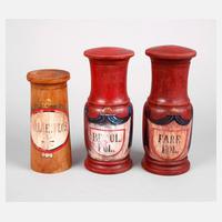 Drei Apothekergefäße111