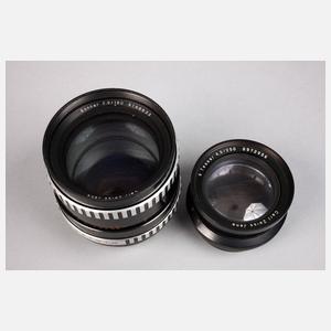 Vier Objektive und Zubehör