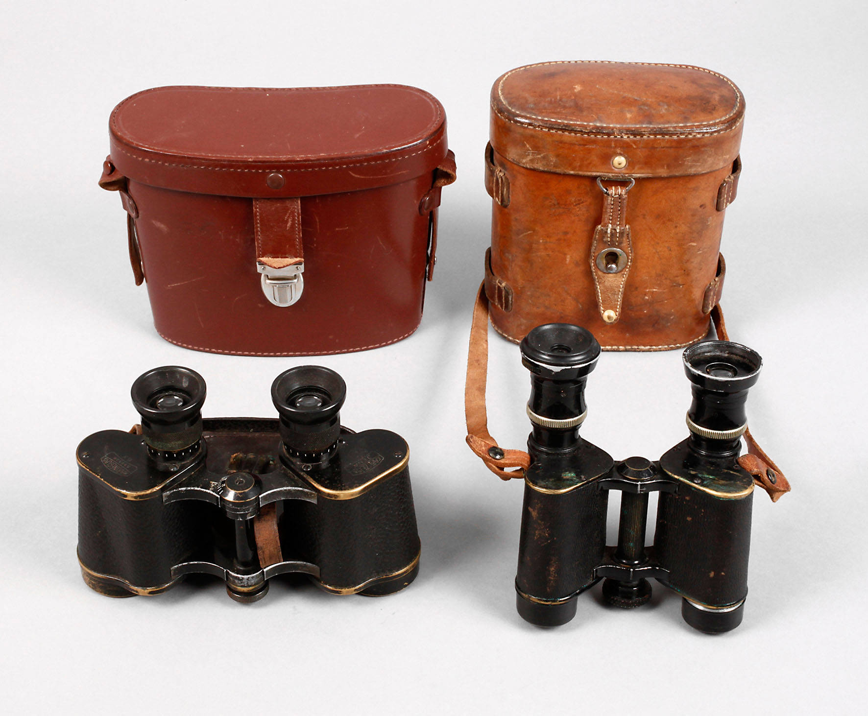 Zwei Ferngläser