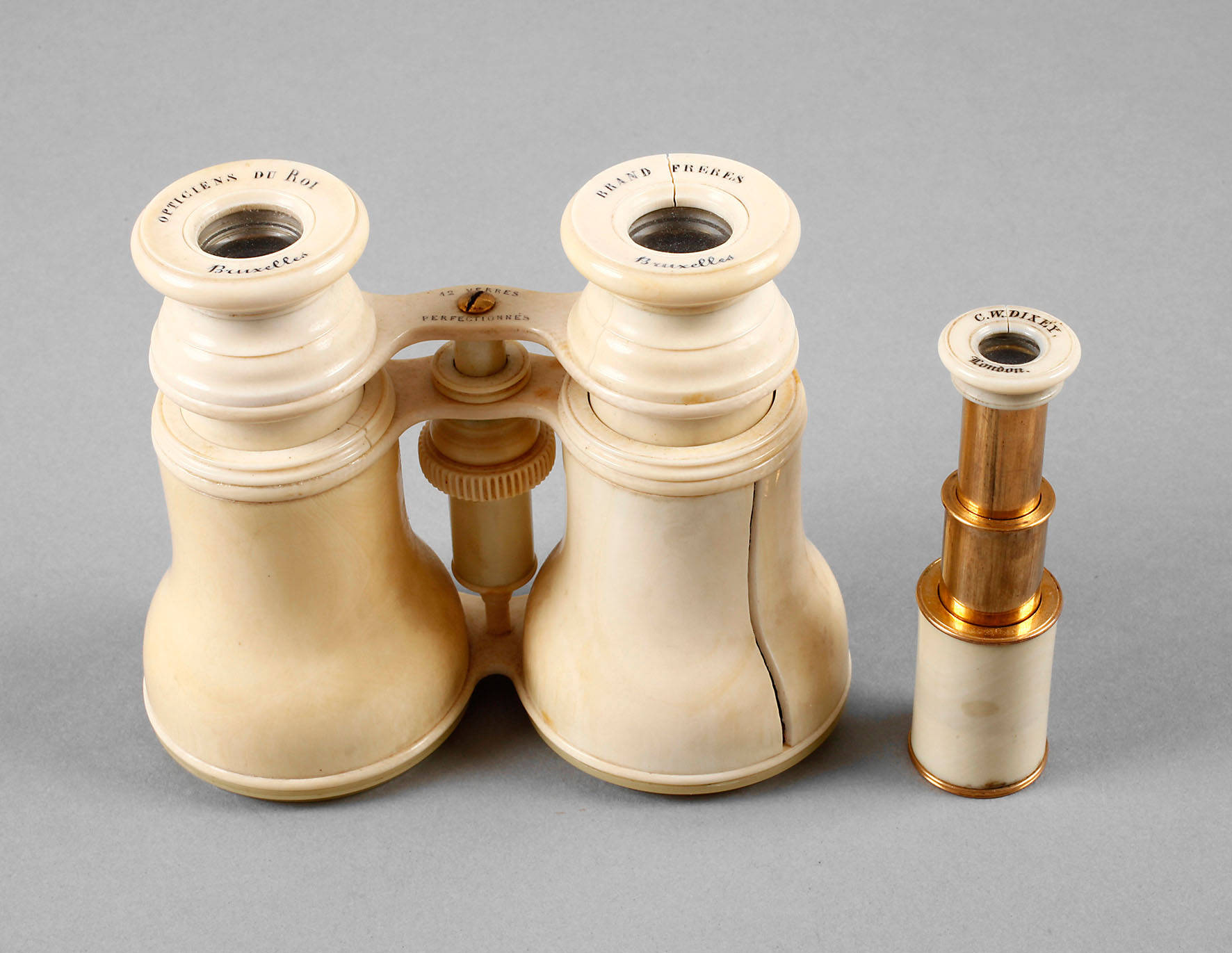 Fernglas und Miniaturfernrohr