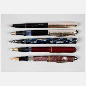 Fünf Füllfederhalter