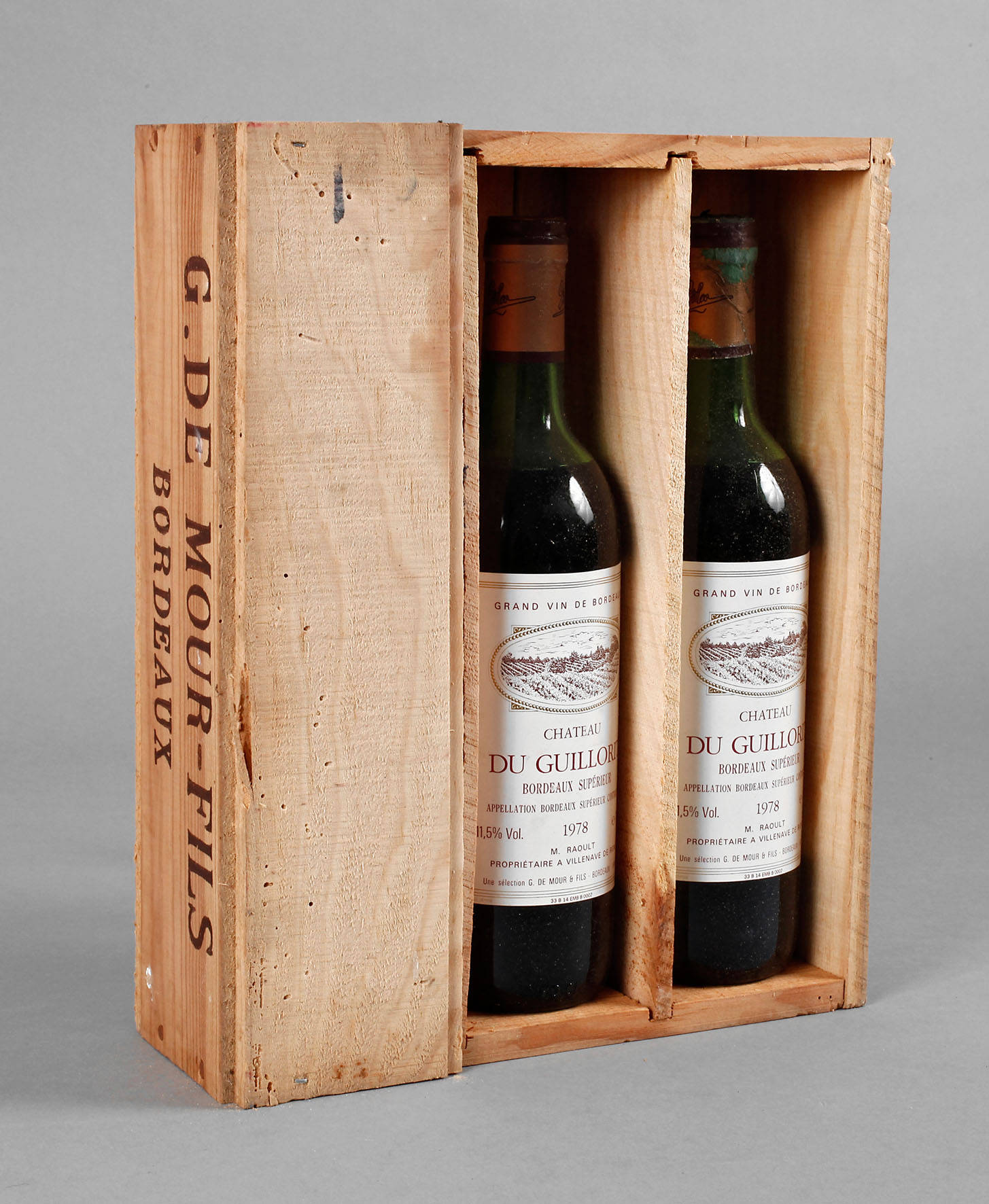 Drei Flaschen Rotwein