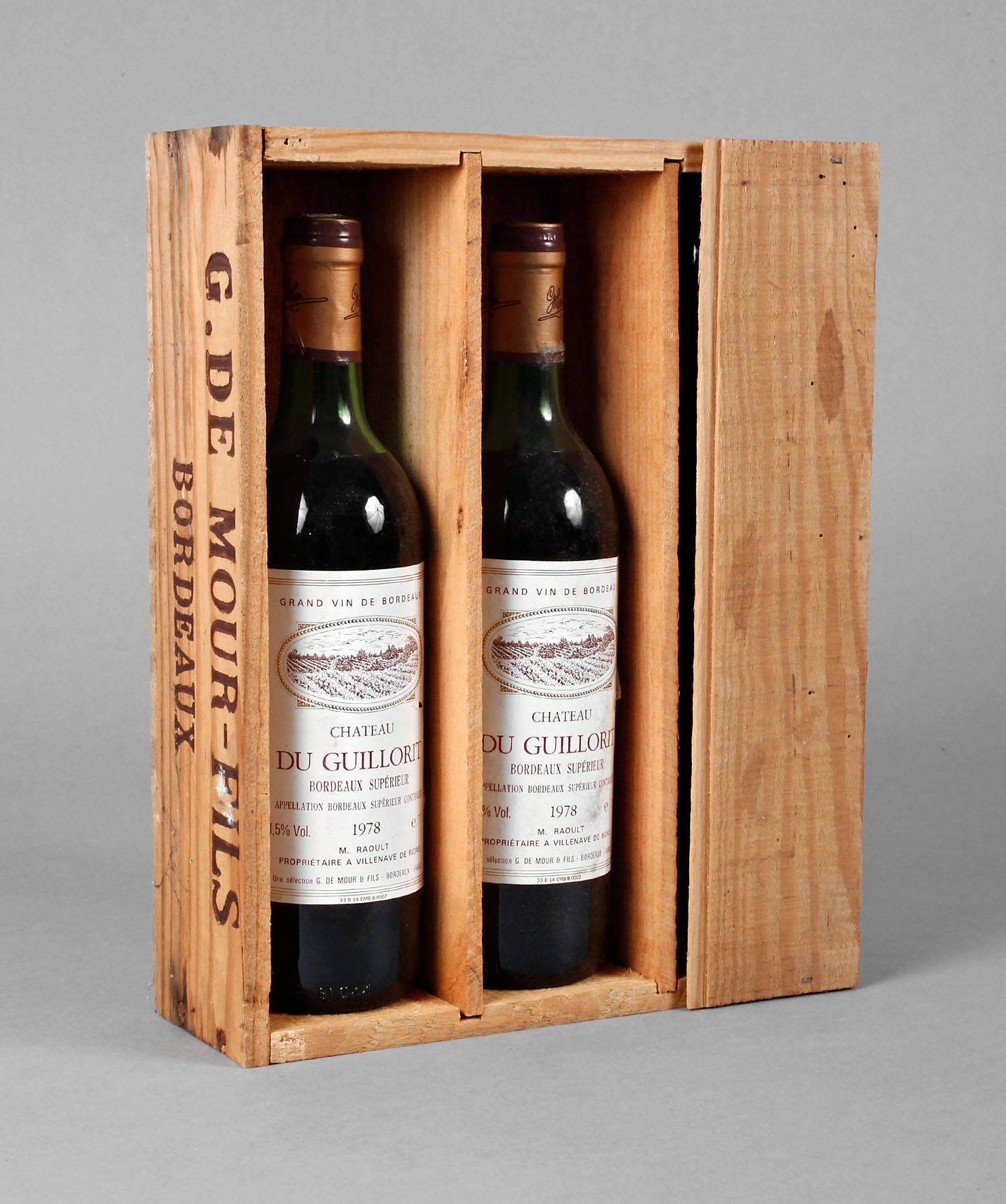 Drei Flaschen Rotwein