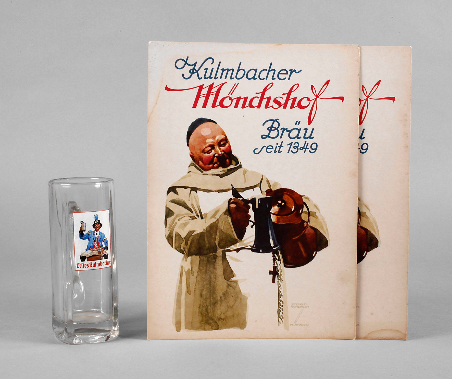 Bierkrug mit zwei Werbeplakaten Hohlwein