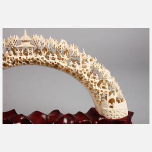 Feine Elfenbeinschnitzerei