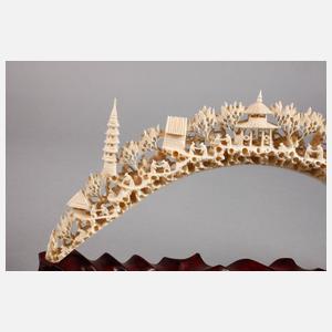 Feine Elfenbeinschnitzerei