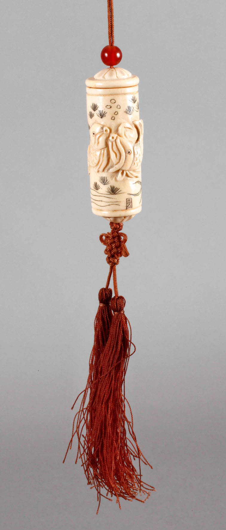 Feine Elfenbeinschnitzerei