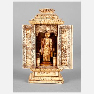 Prächtige Beinschnitzerei