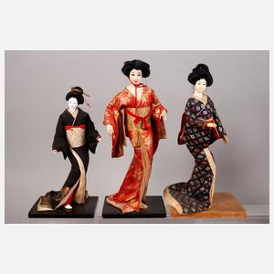 Konvolut japanischer Geisha-Puppen