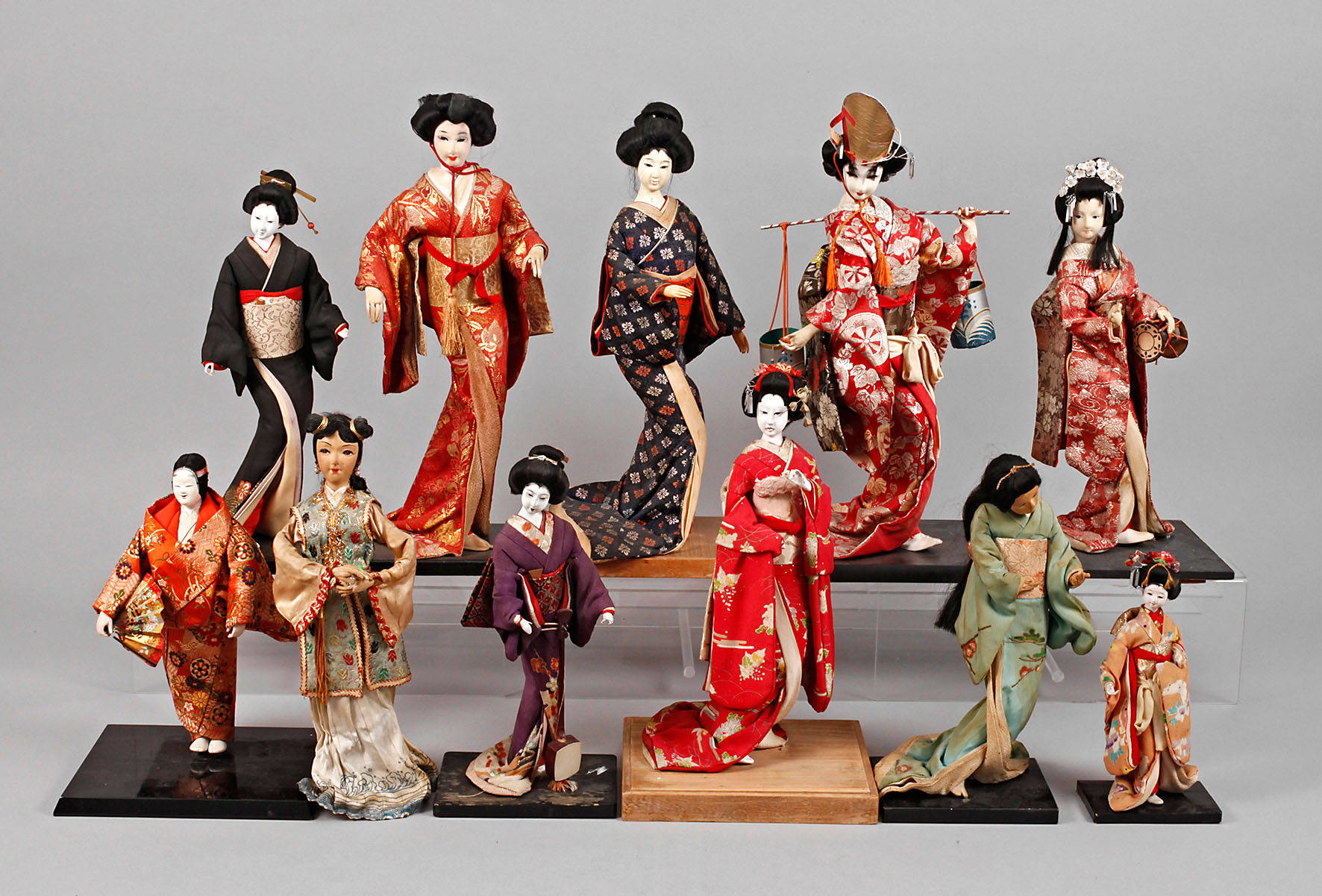 Konvolut japanischer Geisha-Puppen