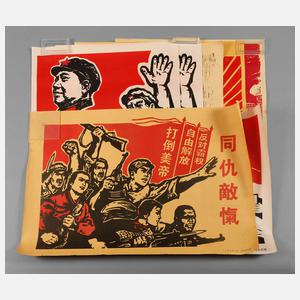 Sieben Propagandaplakate