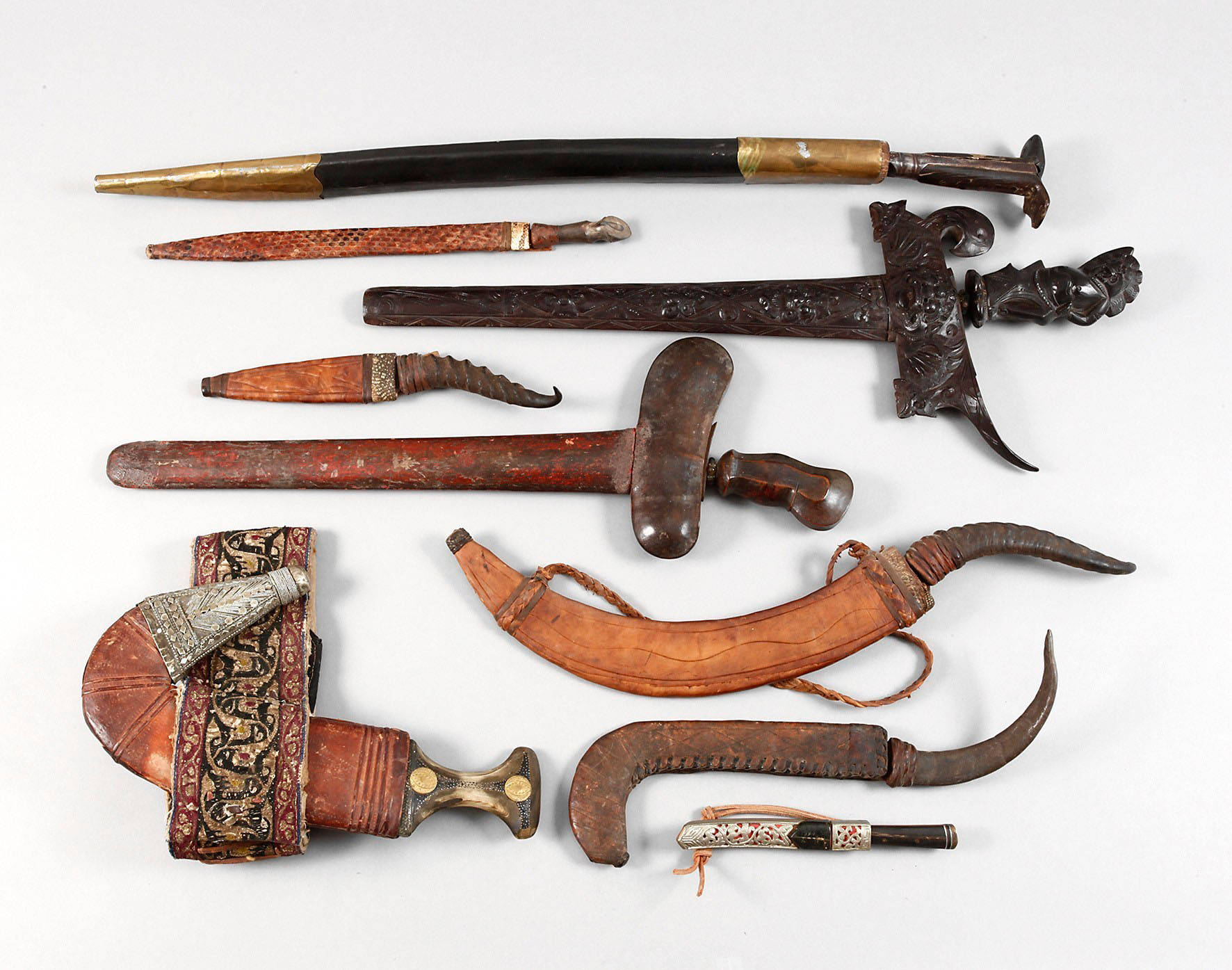 Großes Konvolut außereuropäischer Waffen