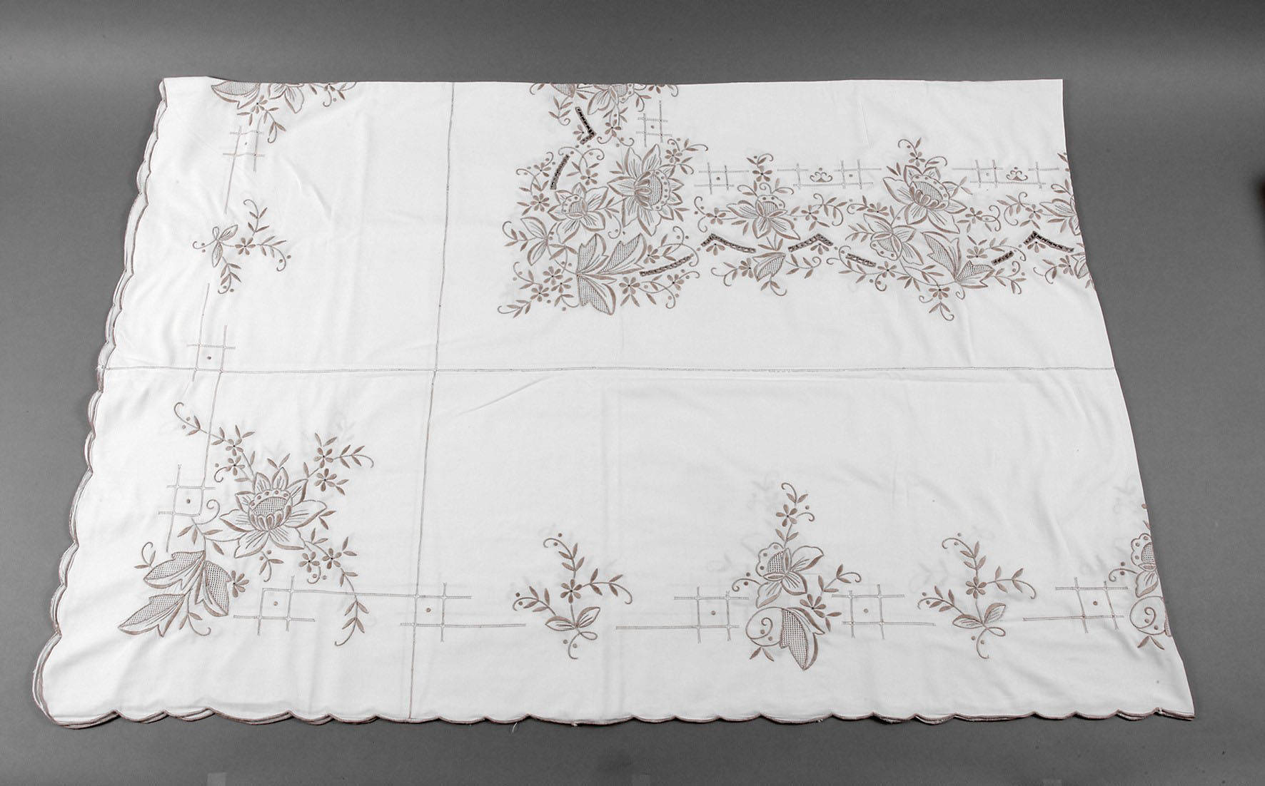Tischdecke Handstickerei