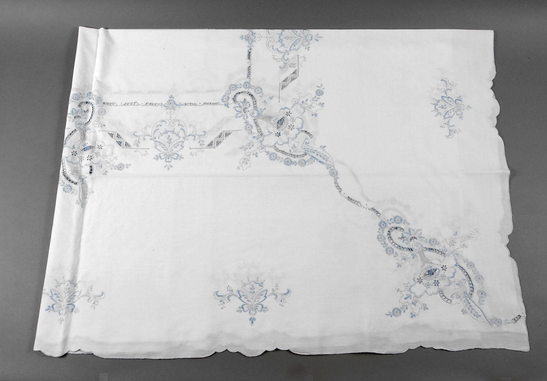 Tischdecke Handstickerei