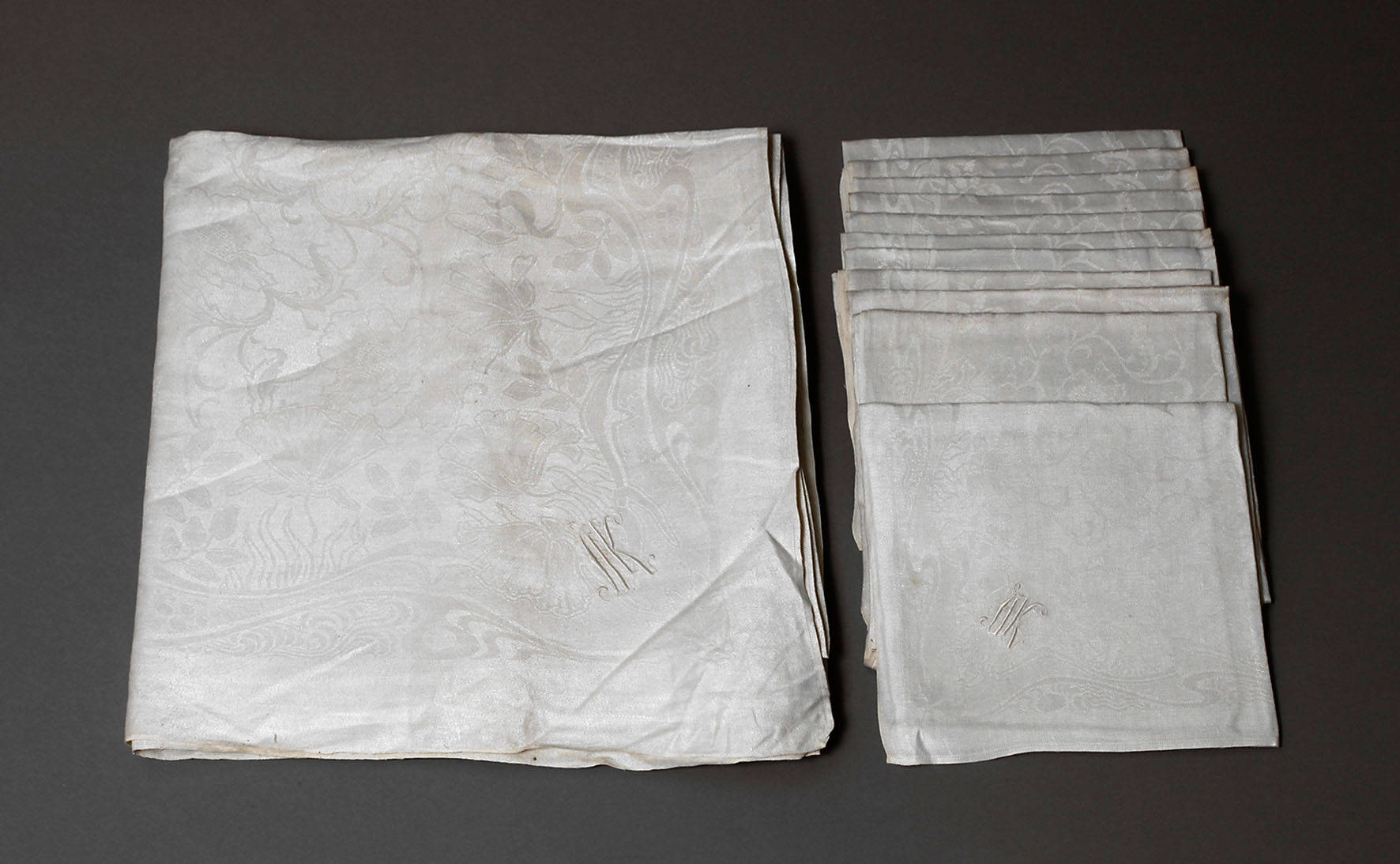 Prachttafeltuch mit 11 Servietten