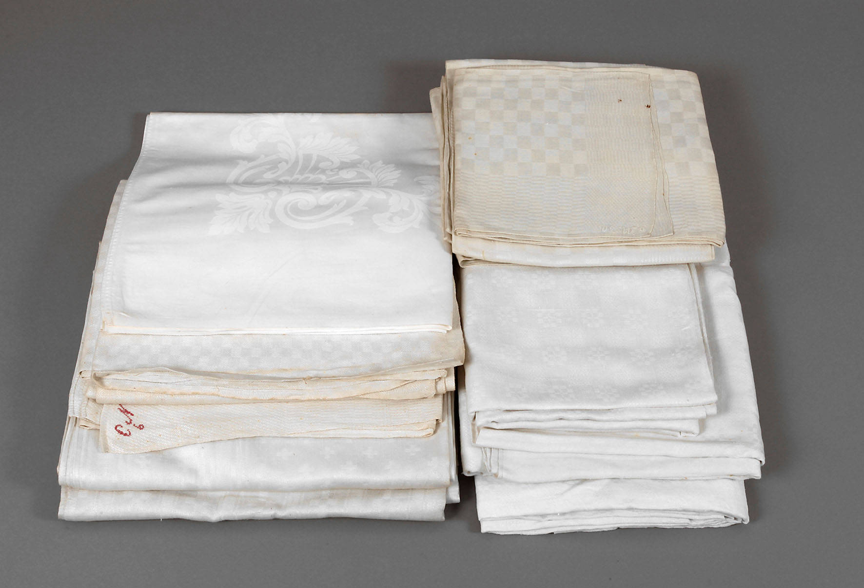 Konvolut Tischtücher und Servietten