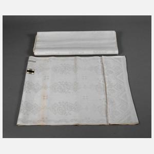 Zwölf Handtücher Rosendekor