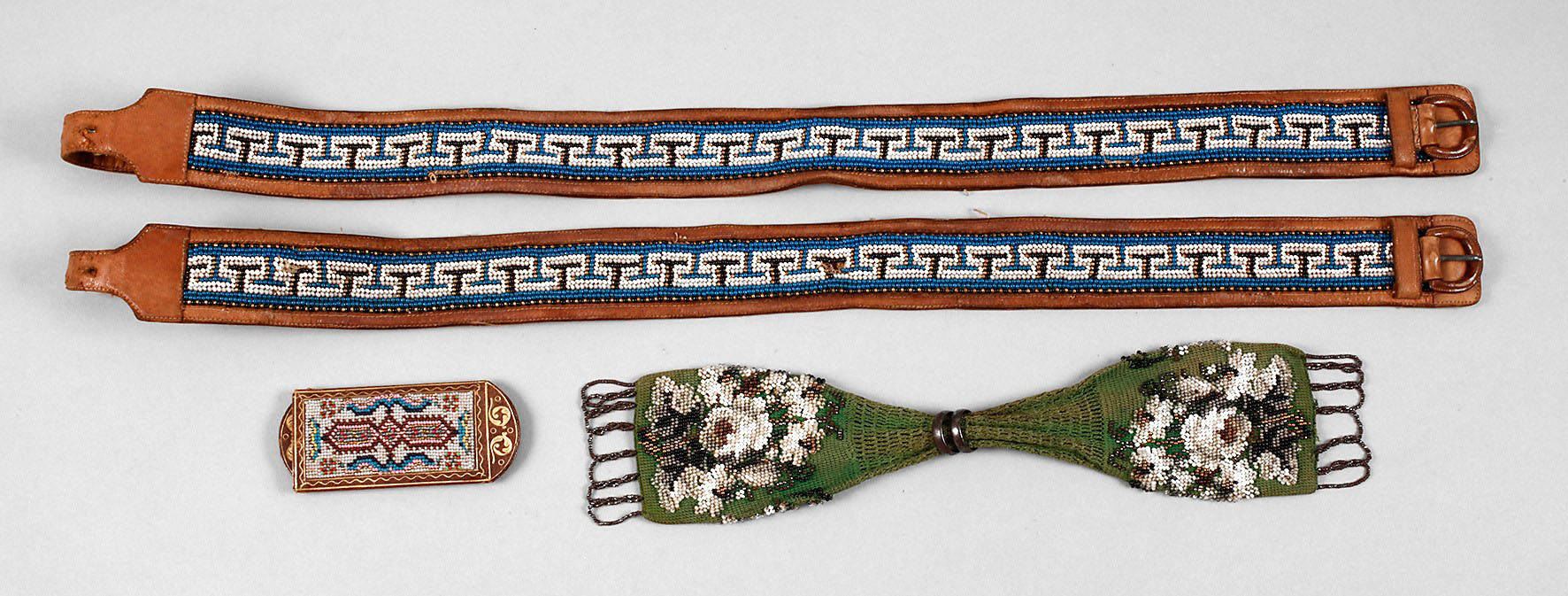 Drei Teile Perlenstickerei