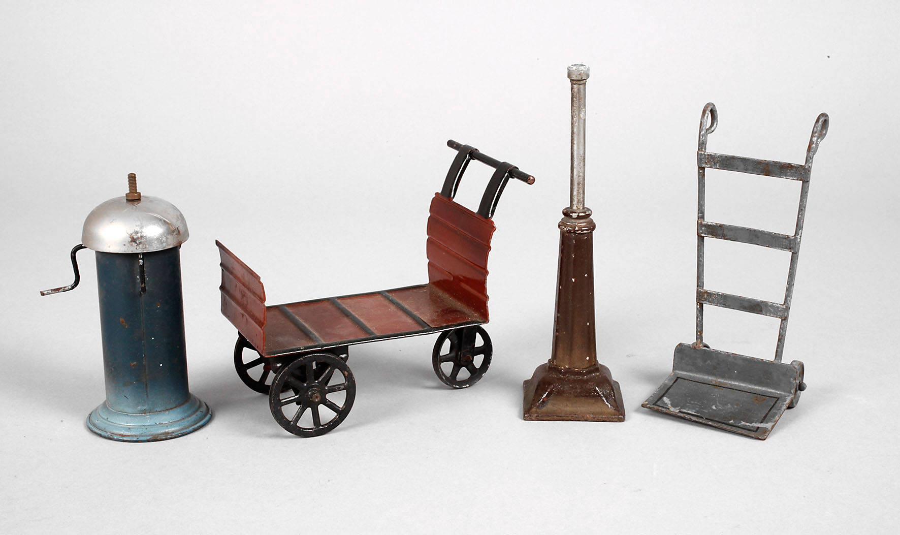 Märklin vier Teile Bahnhofzubehör