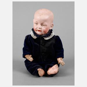 Ernste Jungenpuppe