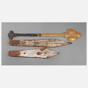 Drei Zeiger einer Turmuhr