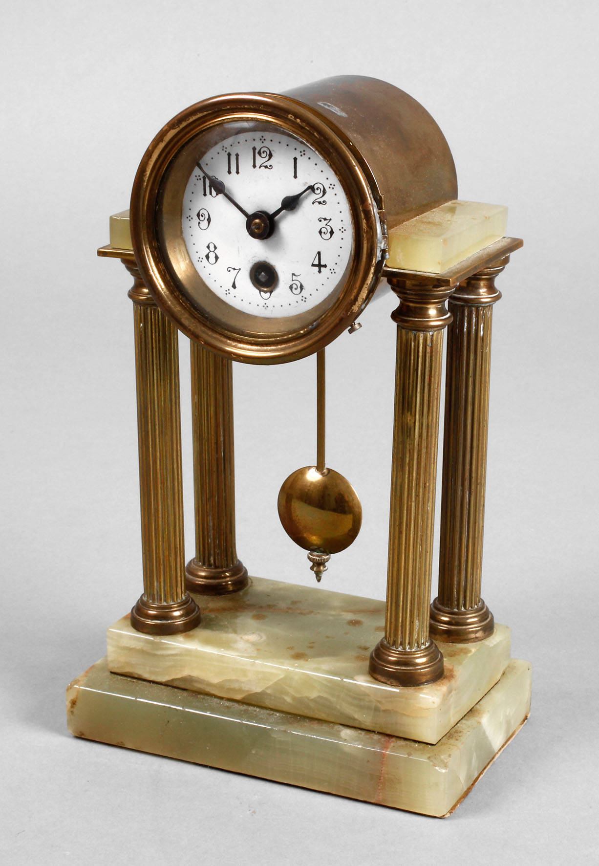 Kleine Säulenuhr