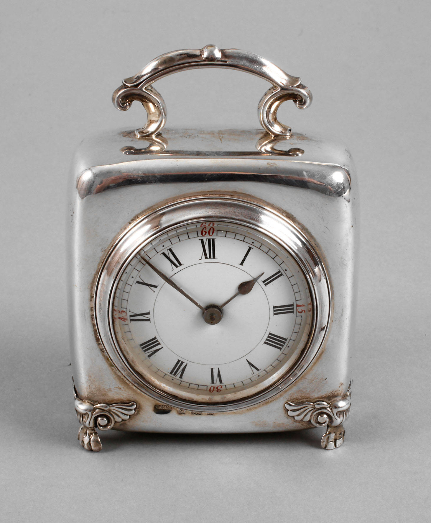 Tischuhr im Silbergehäuse