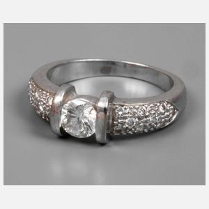 Platinring mit Brillanten