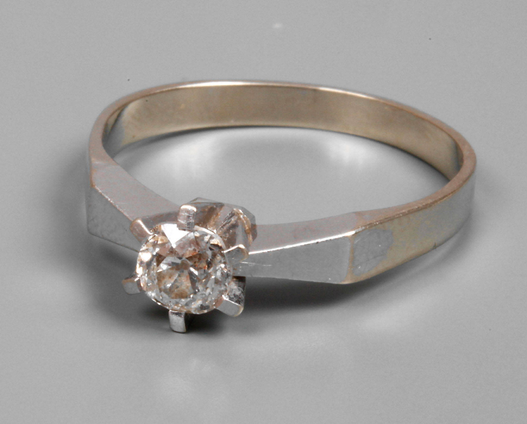 Solitärring mit Brillant