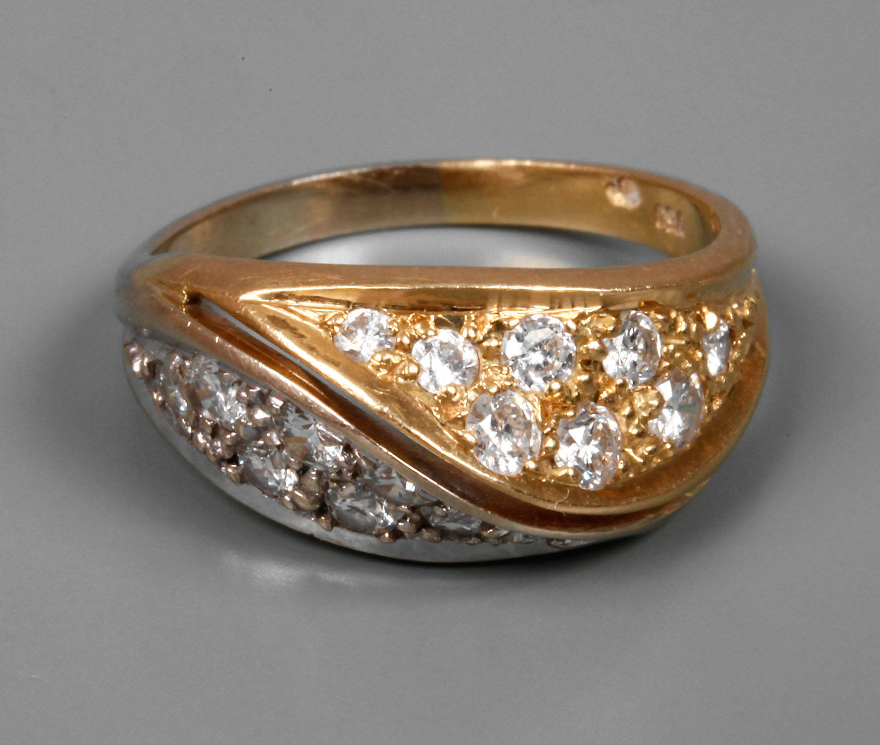 Damenring mit Brillantbesatz