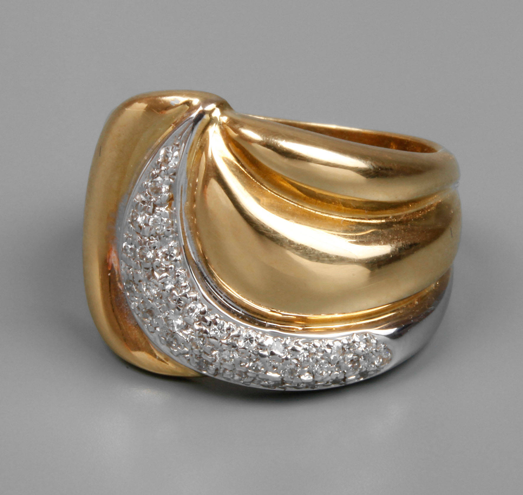 Damenring mit Diamanten