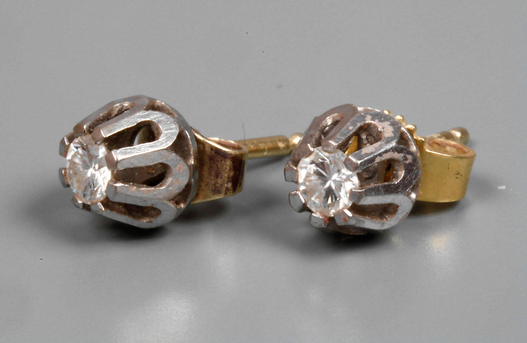 Paar Ohrstecker mit Brillant