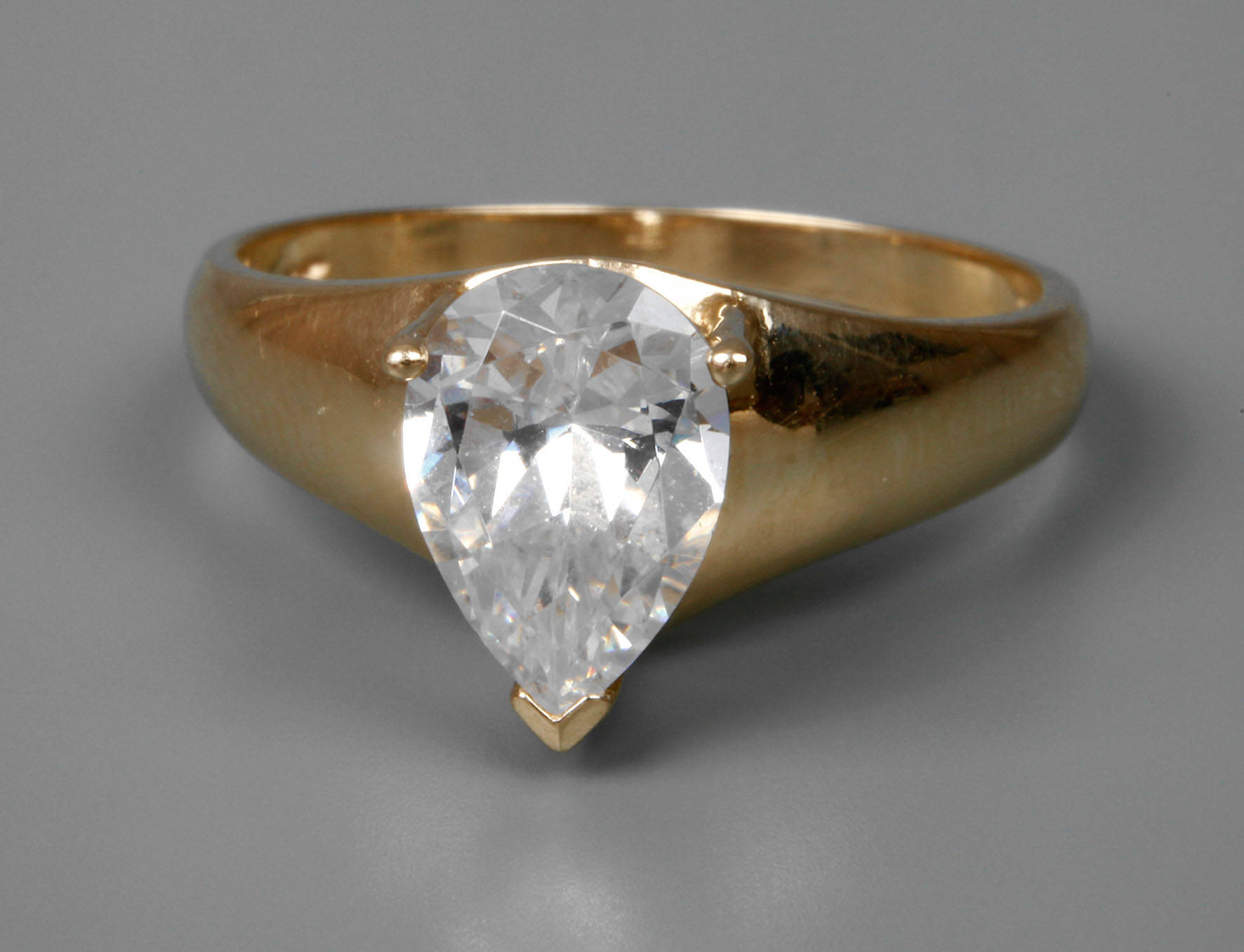 Damenring mit Zirkonia