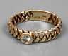 Geflochtener Goldring mit Brillantbesatz
