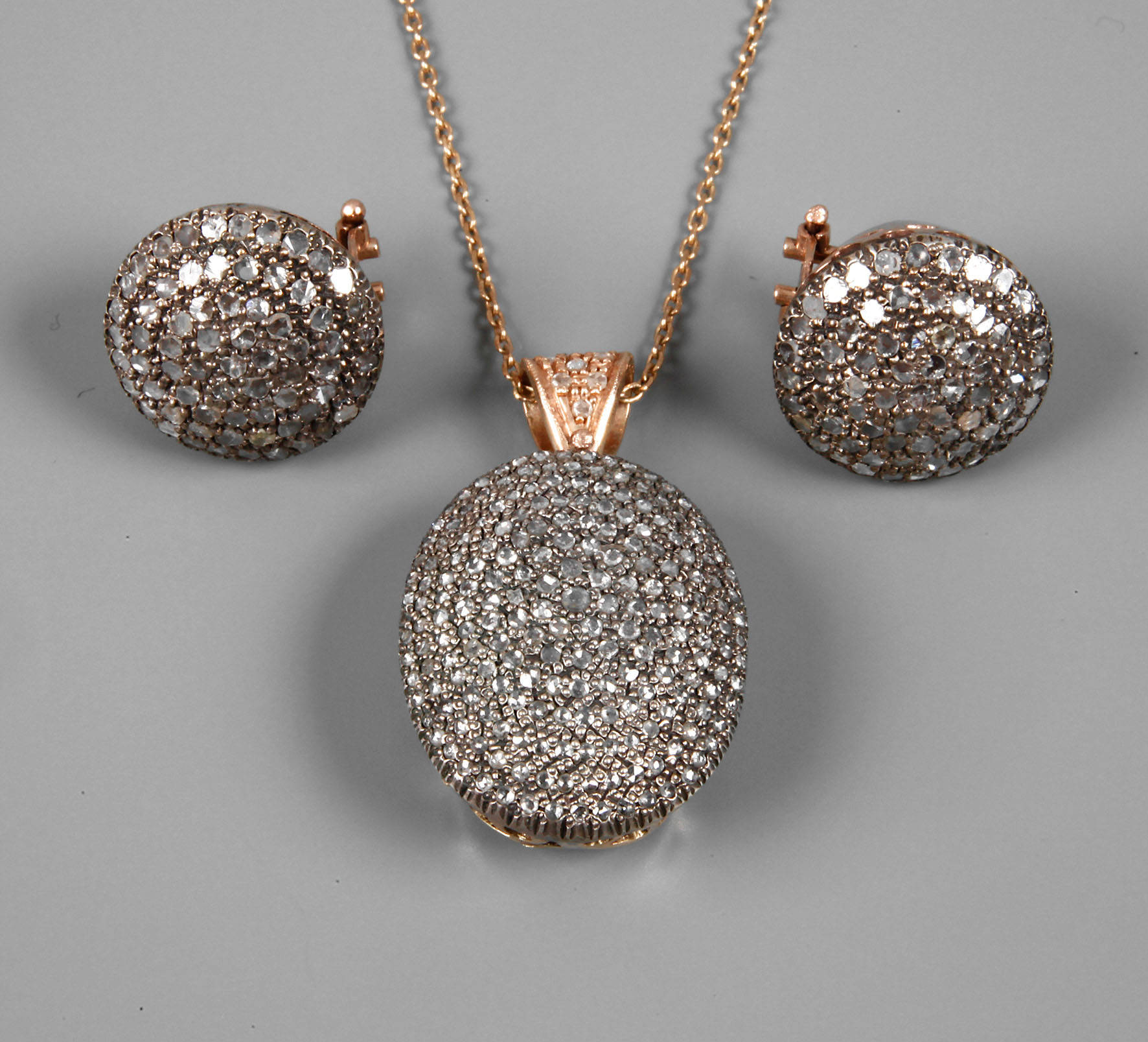 Schmuckset mit grauen Diamanten