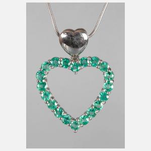Herzanhänger mit Smaragden an Kette