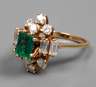 Damenring mit Smaragd und Diamanten