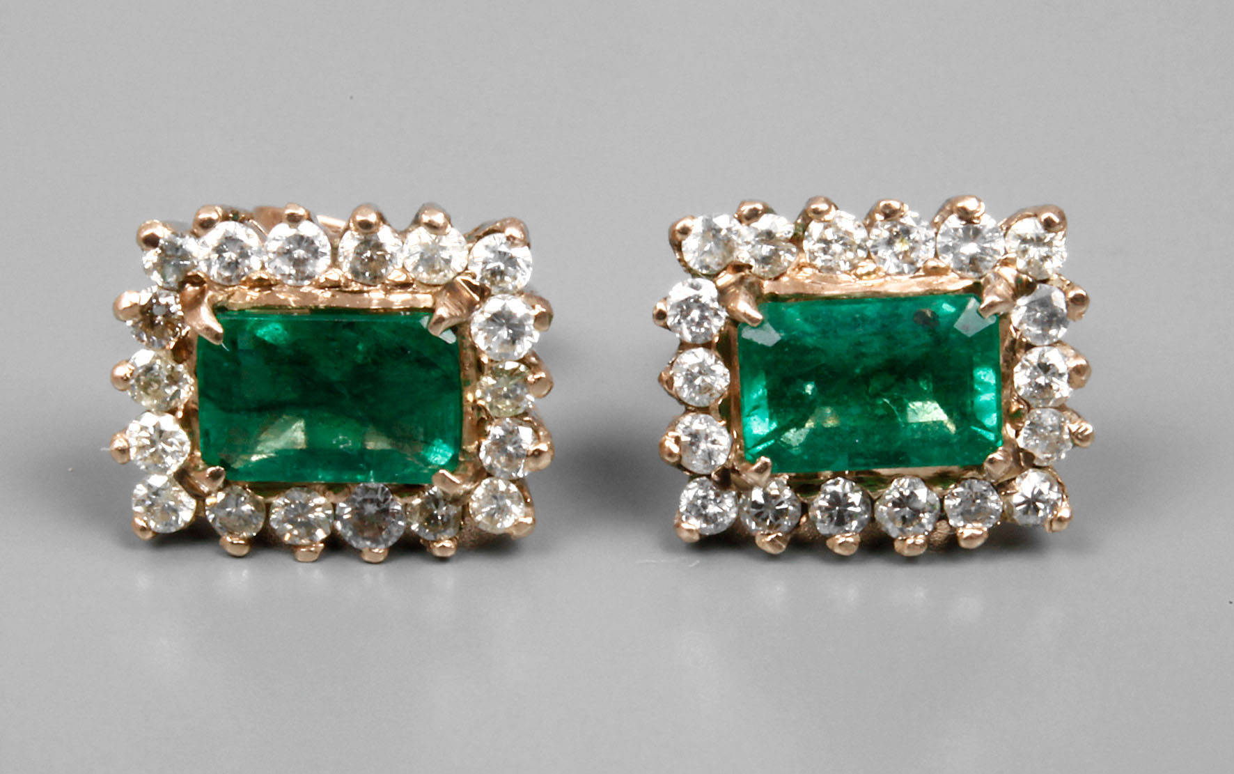 Paar Brillantohrstecker mit Smaragd
