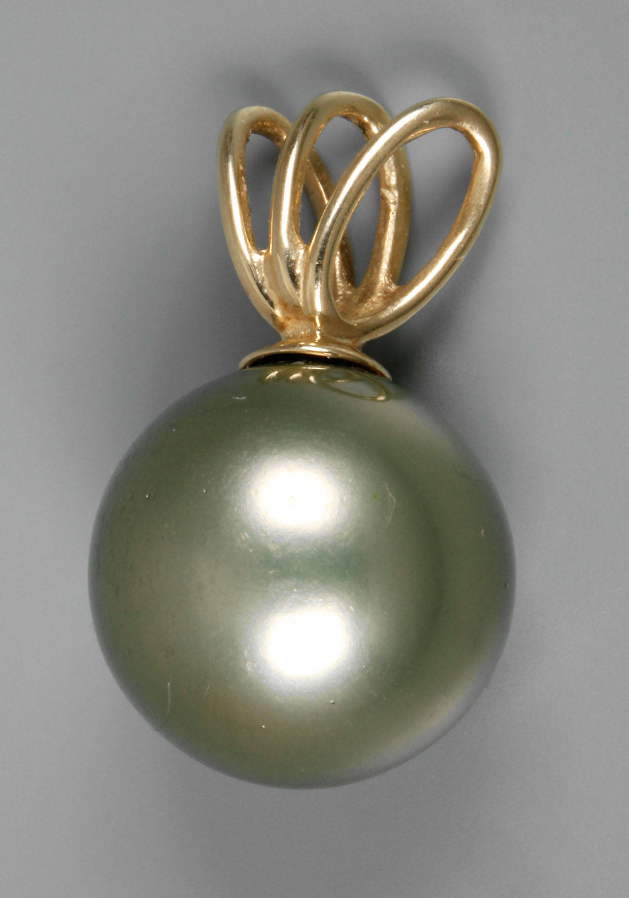 Anhänger mit großer Perle