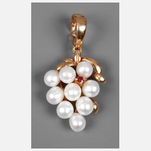 Goldanhänger als Weintraube