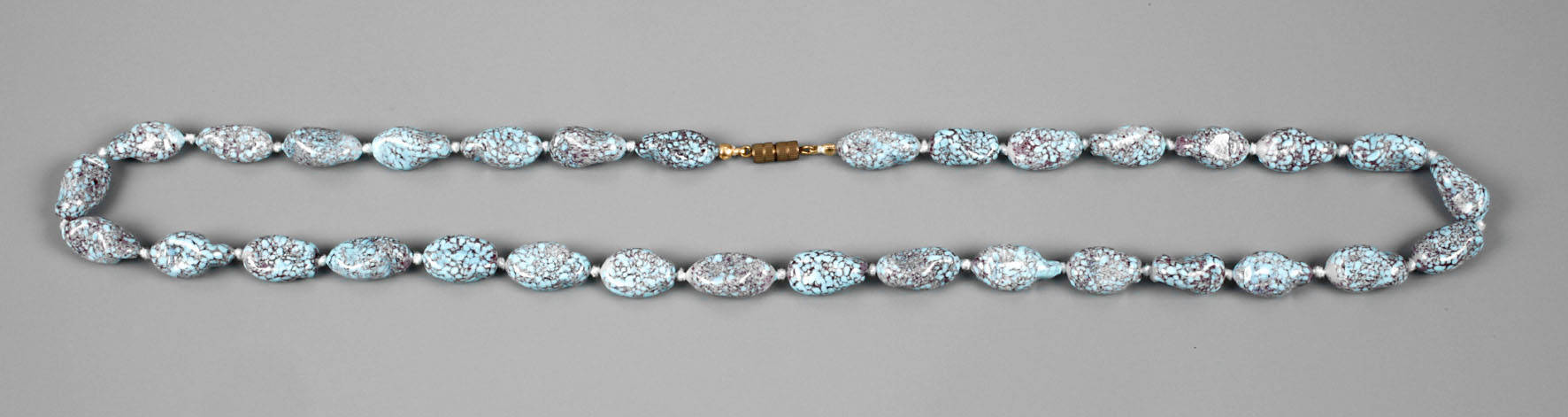 Langes Türkiscollier