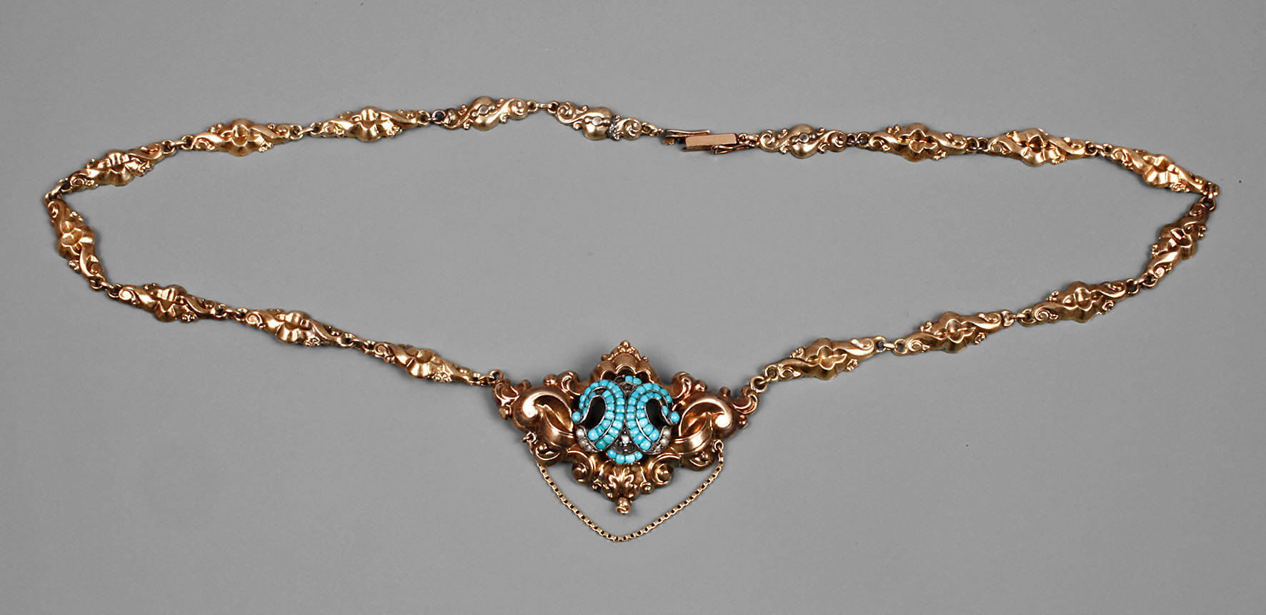 Biedermeiercollier mit Türkisbesatz