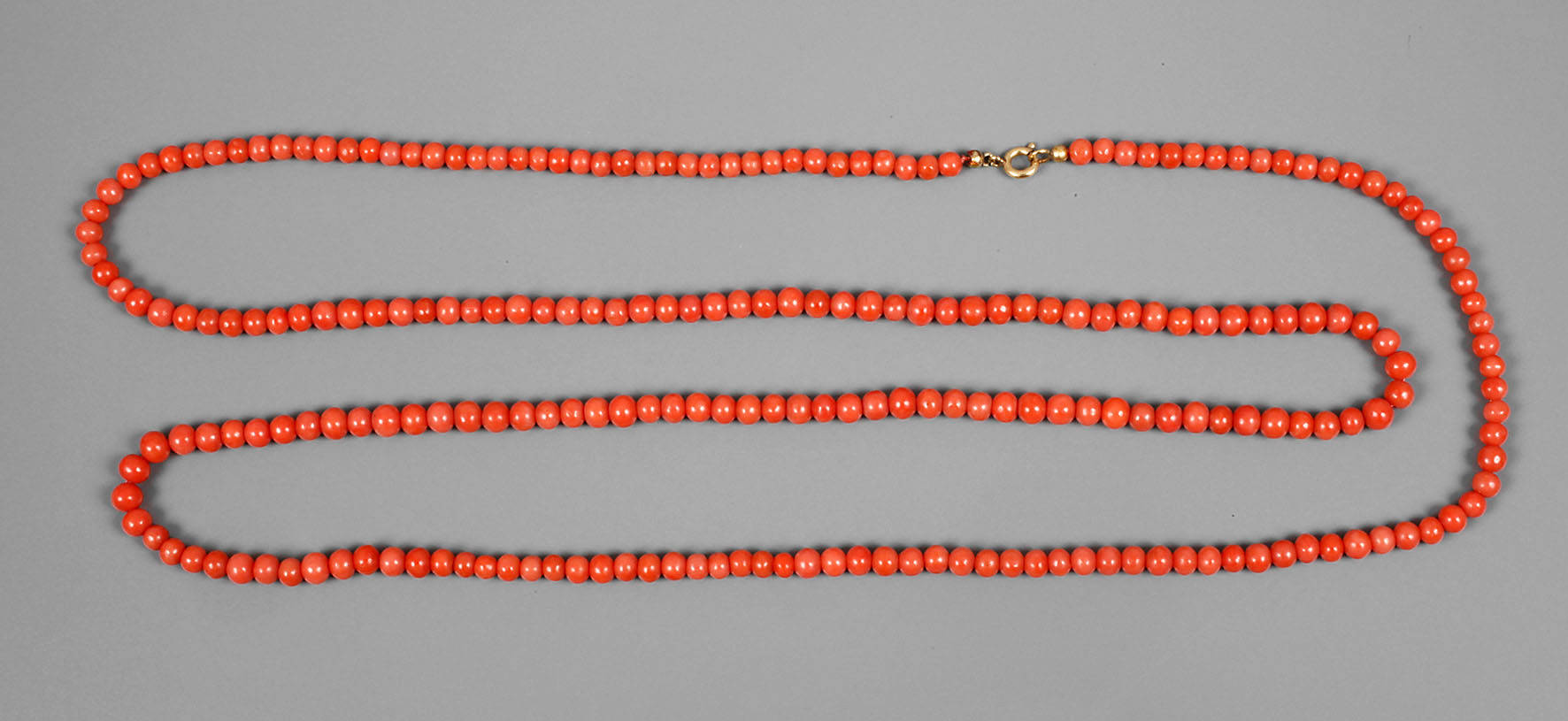 Lange Korallenkette