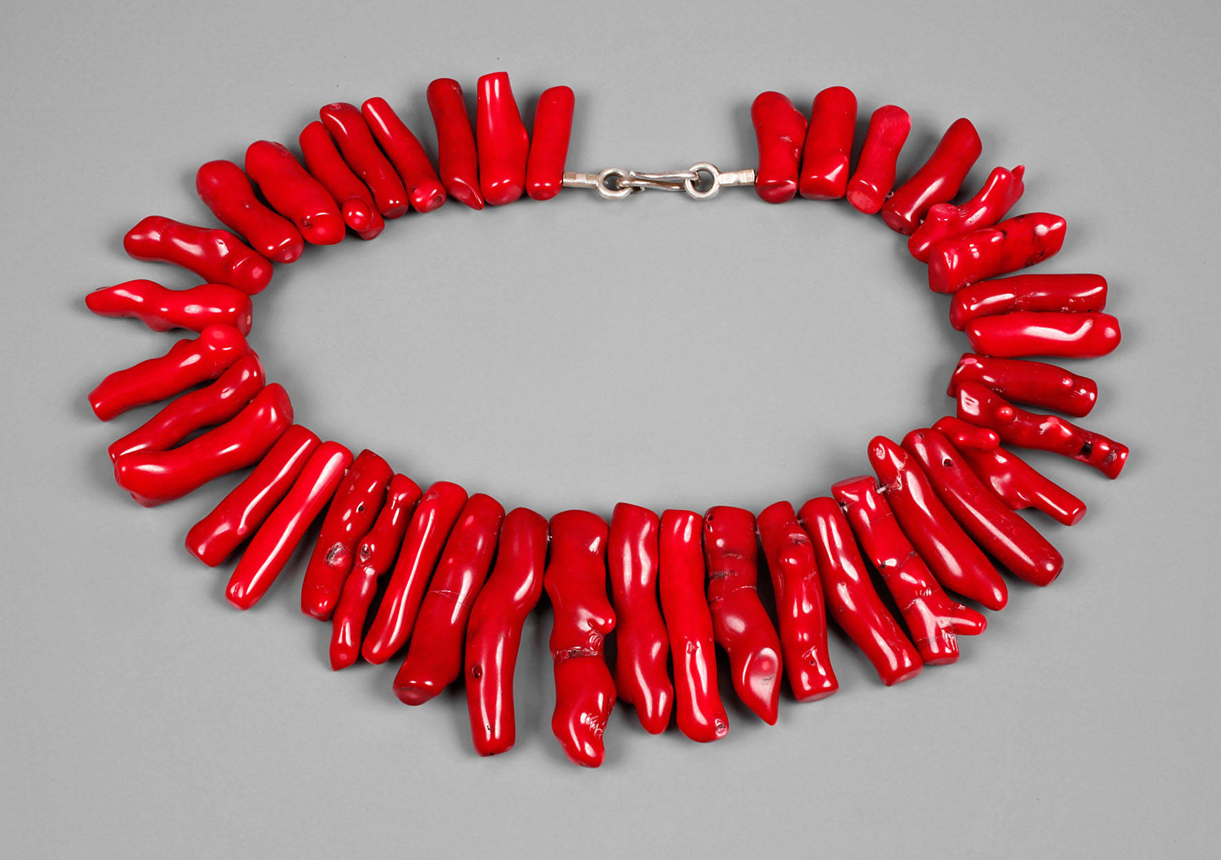 Übergroßes Korallencollier