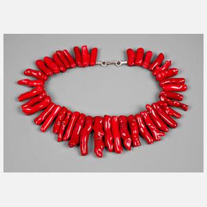 Übergroßes Korallencollier