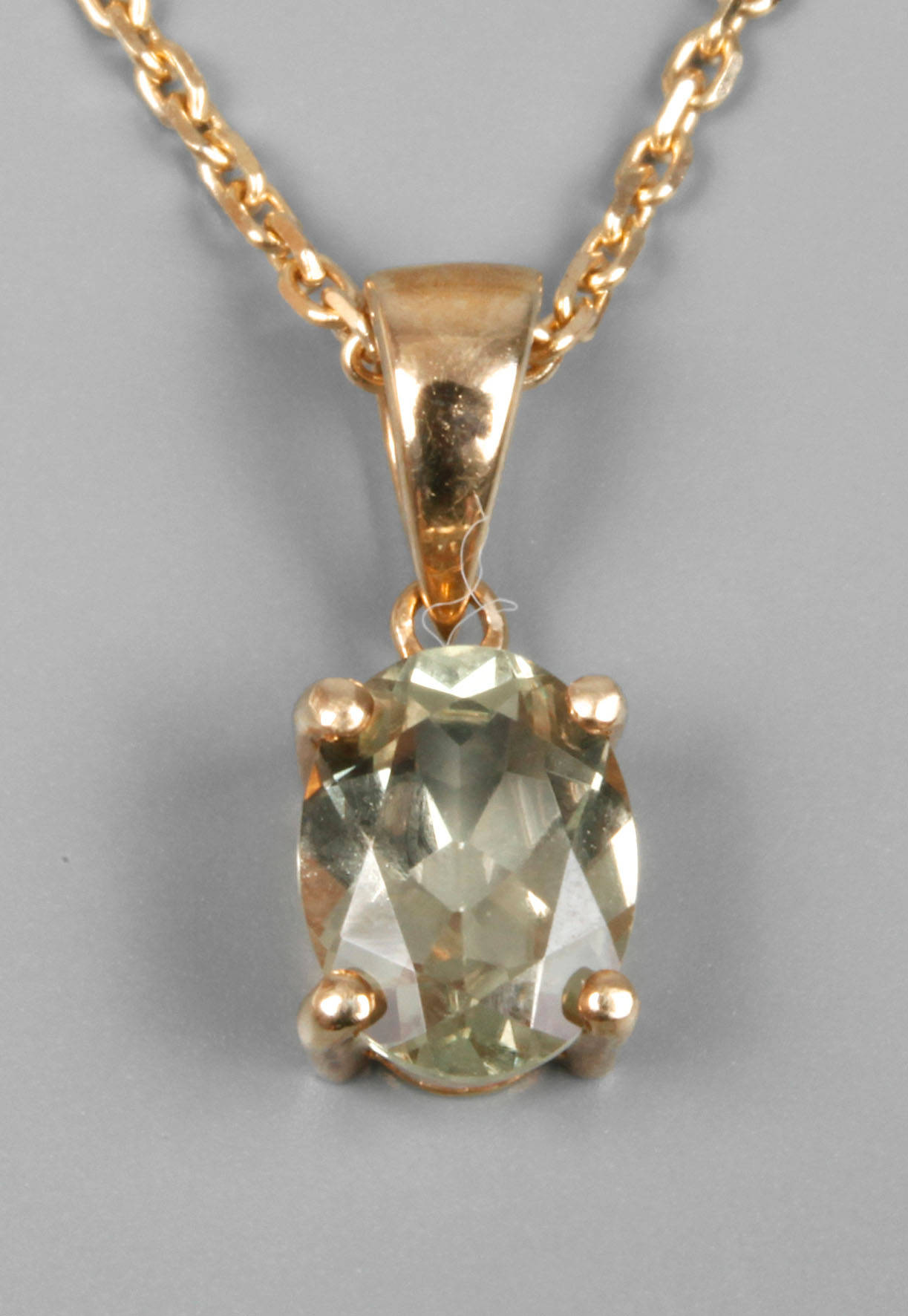 Anhänger mit Zultanit an Kette