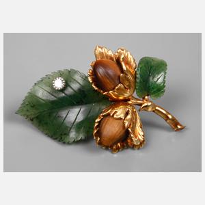 Feine Goldbrosche als Haselnusszweig