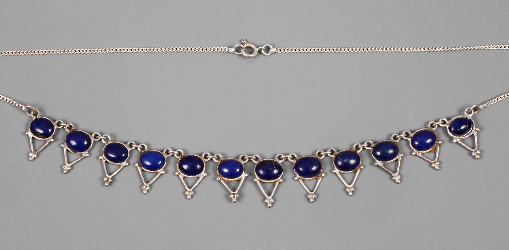 Collier mit Lapislazuli