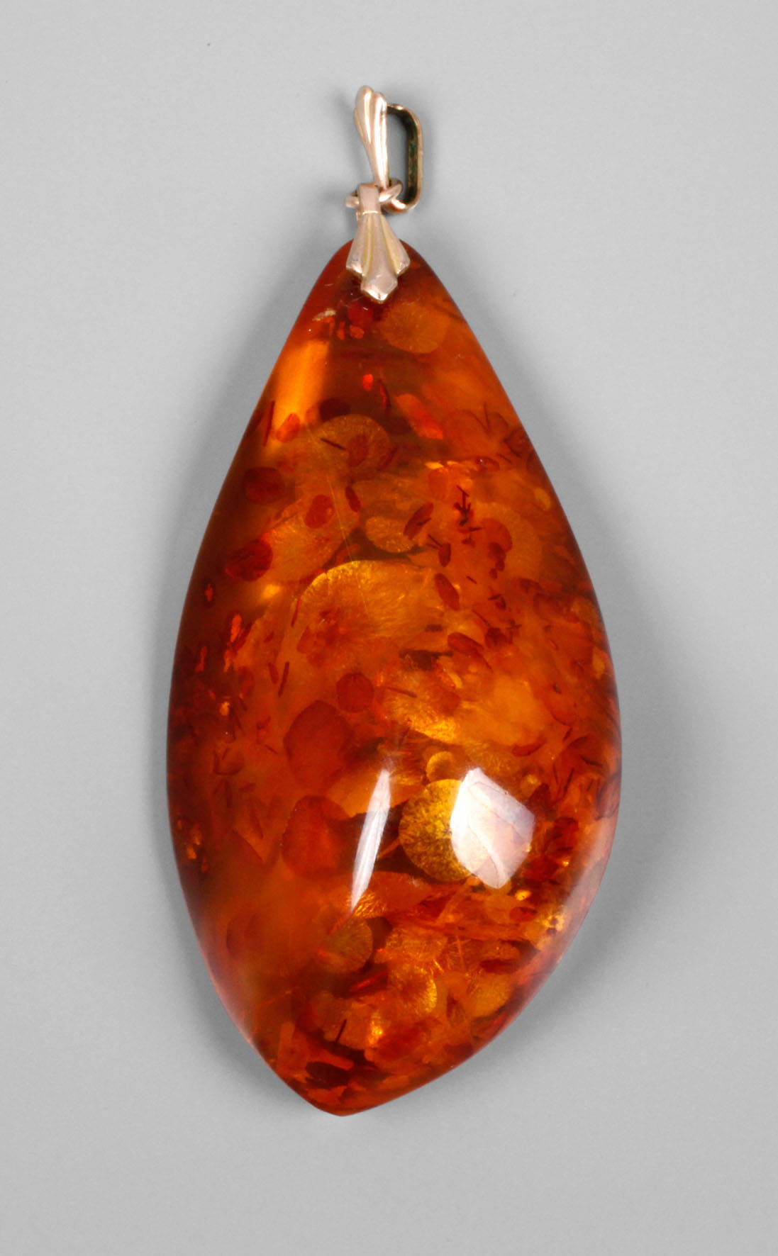 Großer Bernsteinanhänger