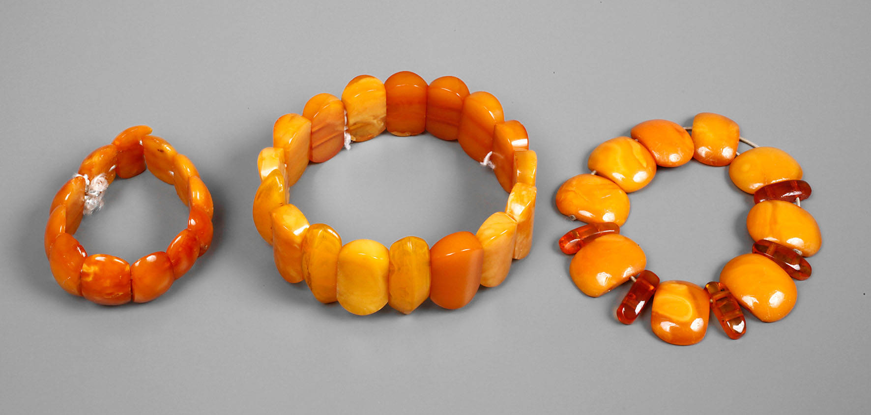Drei Bernsteinarmbänder Butterscotch
